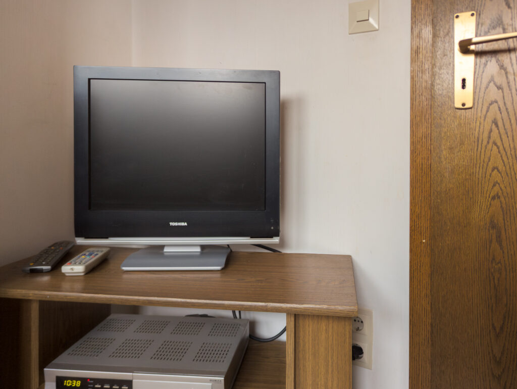 Zimmer 4 - TV